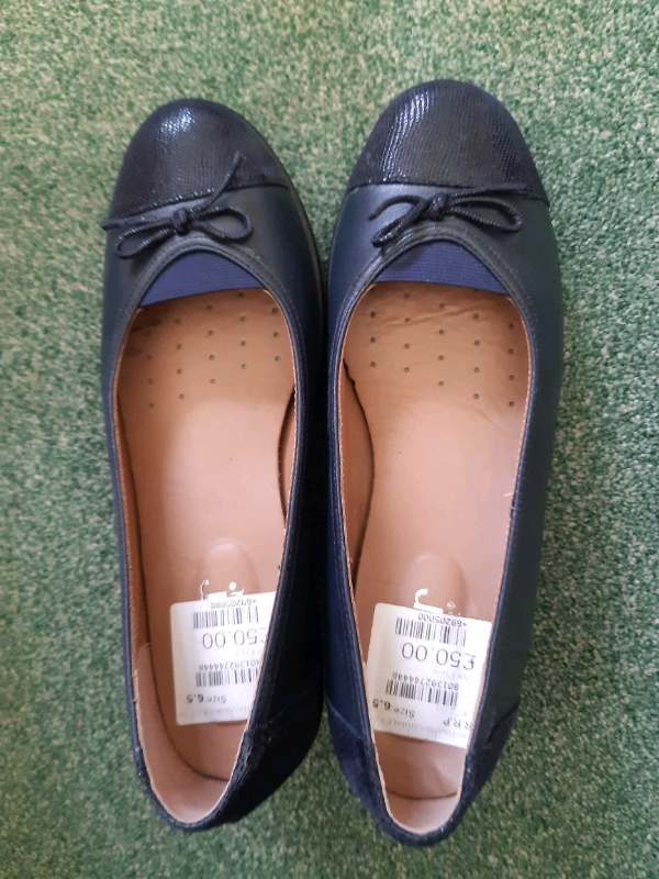 who sells hotter shoes