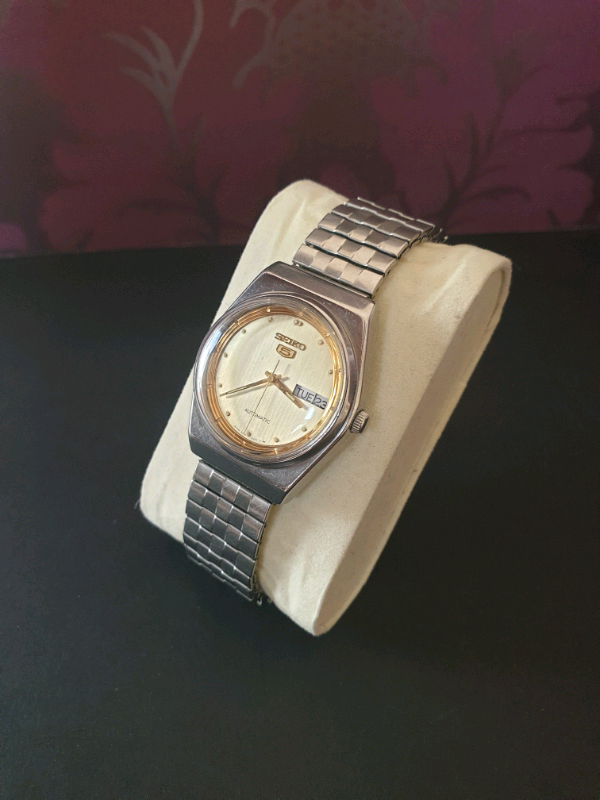 seiko 5 arabic day date