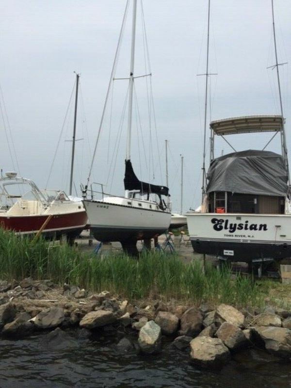 Hunter Cherubini 30 foot Sailboat