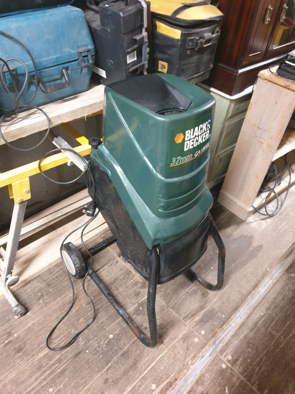 Black and decker garden shredder on wheels in Pershore