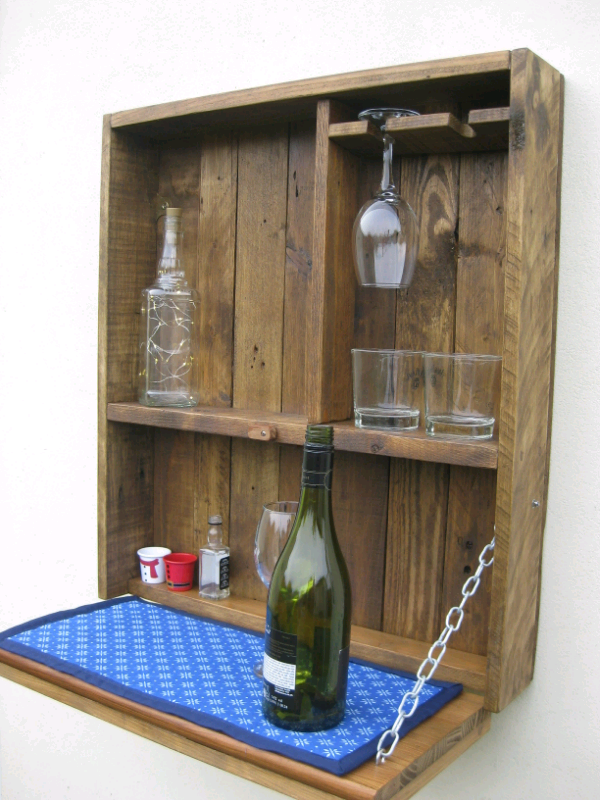 Pallet Bar. Wall Mounted Wine / Gin Bar. Includes Xmas Bar