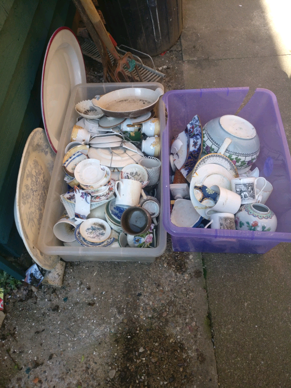 Broken crockery.... free in Quorn, Leicestershire Gumtree