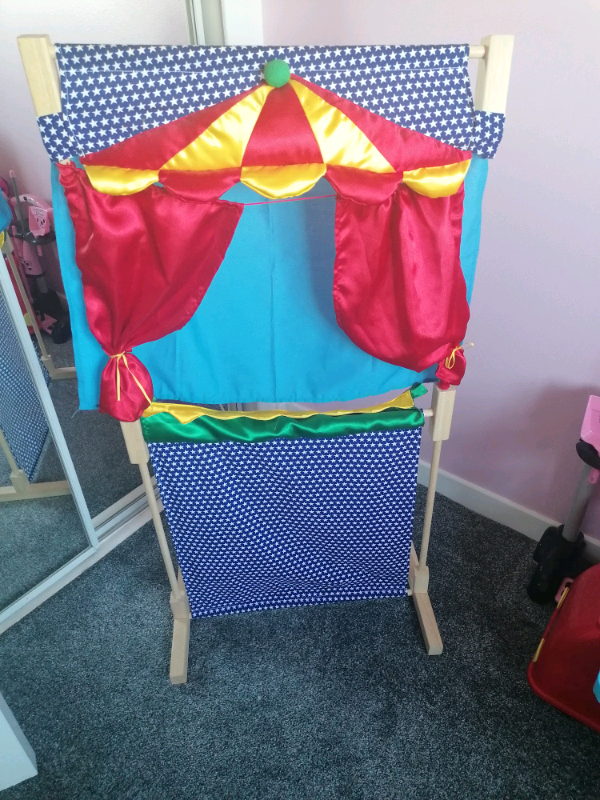 Children's play puppet show with puppets in Troon, South Ayrshire