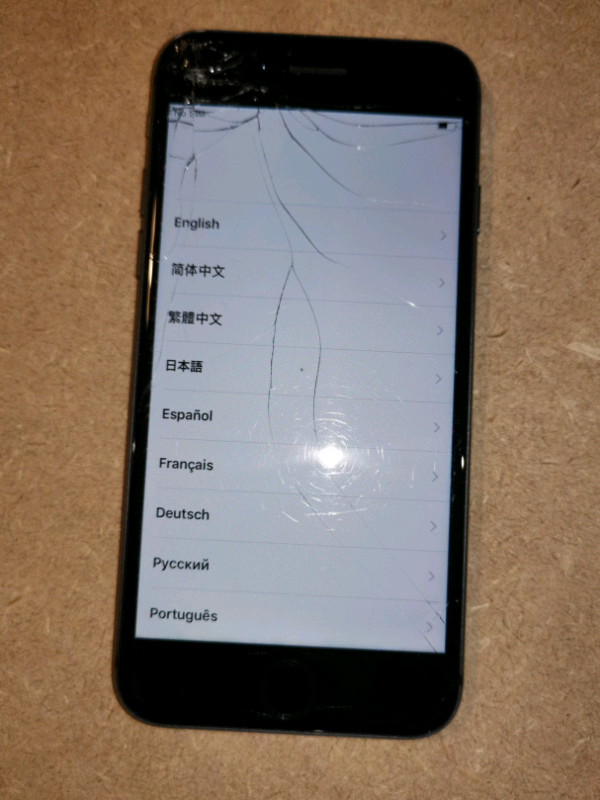 IPhone 8 Space Grey 64gb cracked screen EE | in Tunbridge Wells, Kent