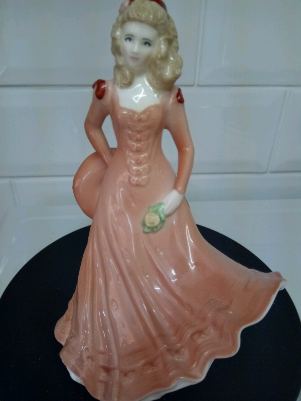 VINTAGE ROYAL WORCESTER, PRETTY LADIES FINE BONE CHINA, FIGURINE in