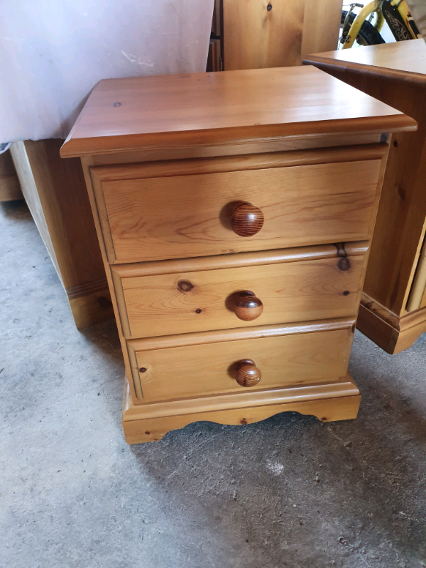 Solid Pine Bedside Drawers In Aylesbury Buckinghamshire
