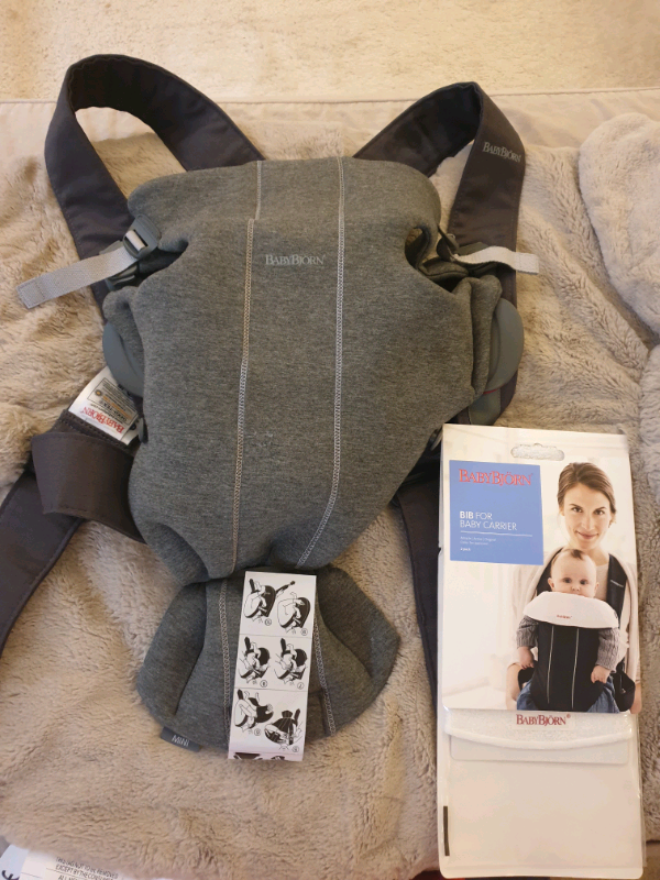 Baby Bjorn Baby Carrier Mini Dark Grey + 2 pack bibs in Putney