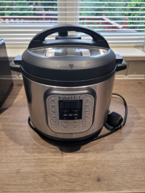 Instant pot with accessories