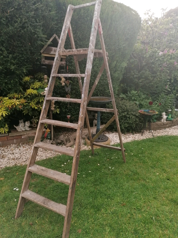 VINTAGE 6' 6 RUNG WITH PLATFORM STEP LADDERS in StokeonTrent
