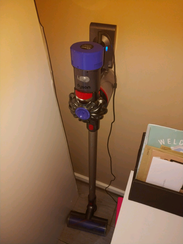 hoover dyson v8