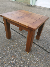 Beautiful oak coffee table, local delivery possible 