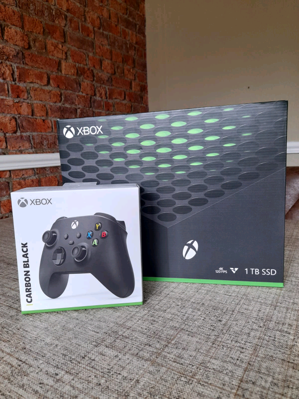 XBOX SERIES X 1TB WITH EXTRA CONTROLLER NEW AND SEALED in Luton