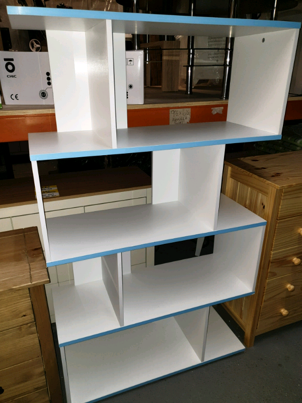 white gloss display unit