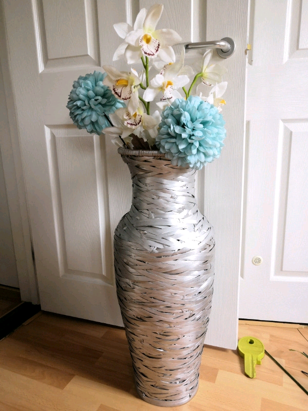 Large Silver Wicker Floor Standing Display Vase Artificial Flowers In