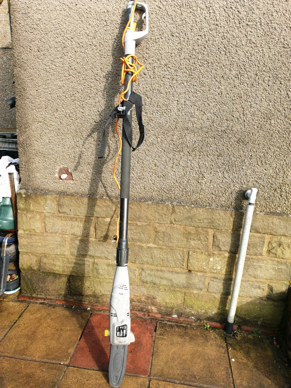 Titan, pole pruner chainsaw, 750w,180cm cutting length in Thornton