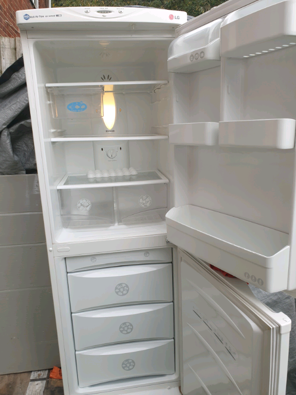 LG frost free 170cm tall fridge freezer,excellent. Delivery in