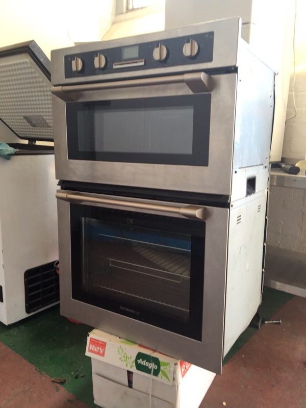 Electric double oven new unused De Dietrich DOD438 in Wombwell, South