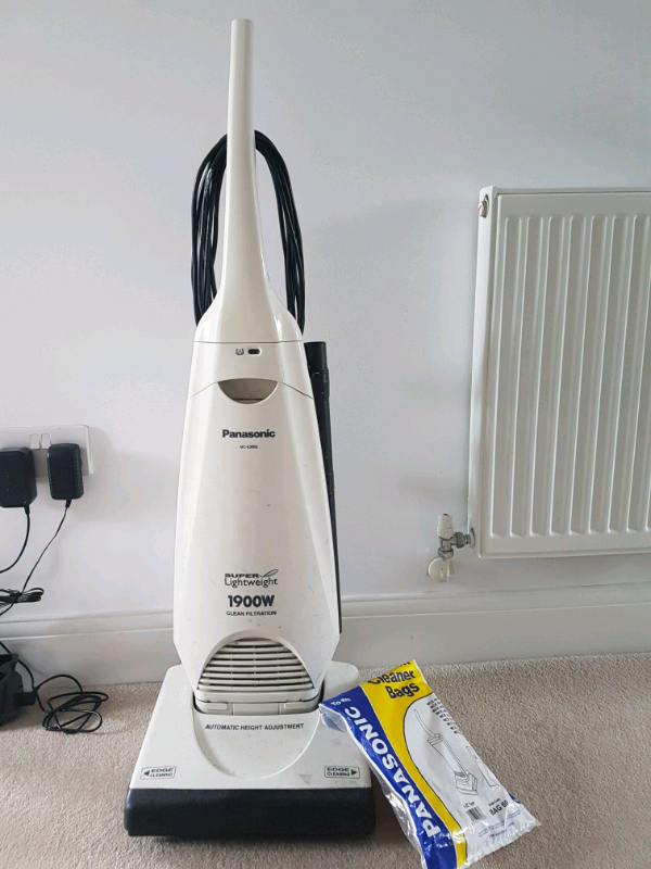 Panasonic upright vacuum cleaner 1900w super lightweight in Reading