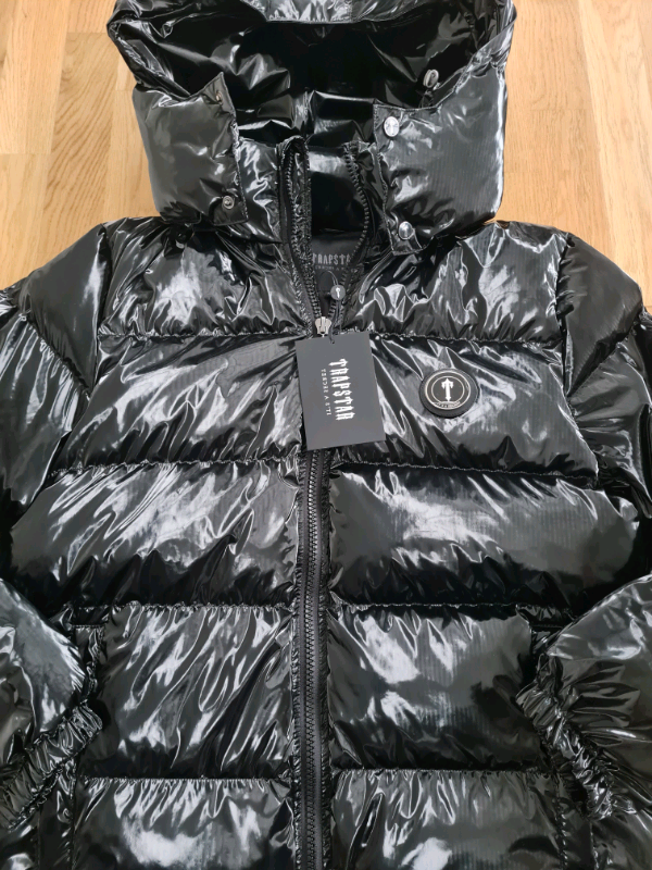 Trapstar Shiny Irongate Detachable Hooded Puffer Jacket in Black New