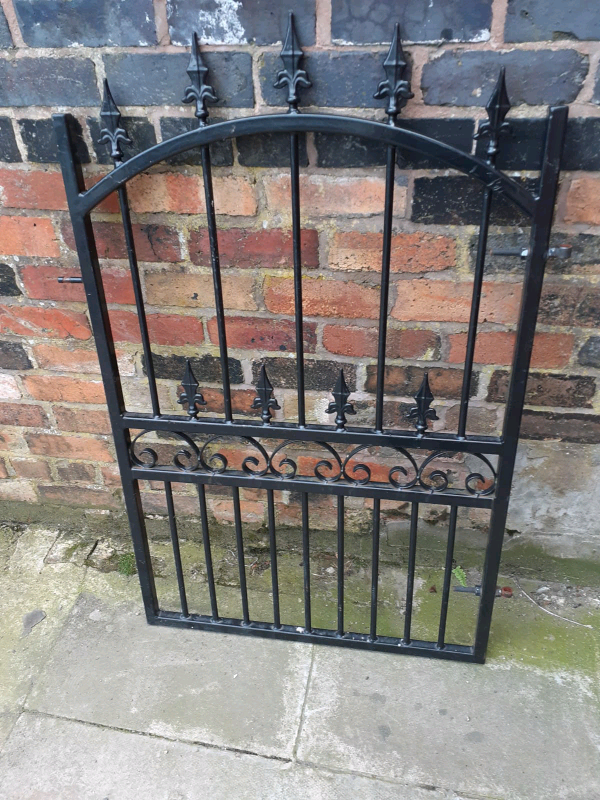 Metal gates galvanised powder coated in StokeonTrent, Staffordshire