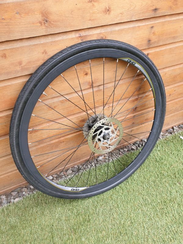 how big is a 700c bike wheel