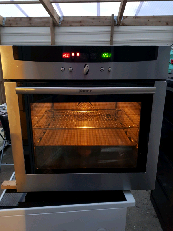 Neff B4540N0EU single electric oven pyrolytic 60cm in Dagenham