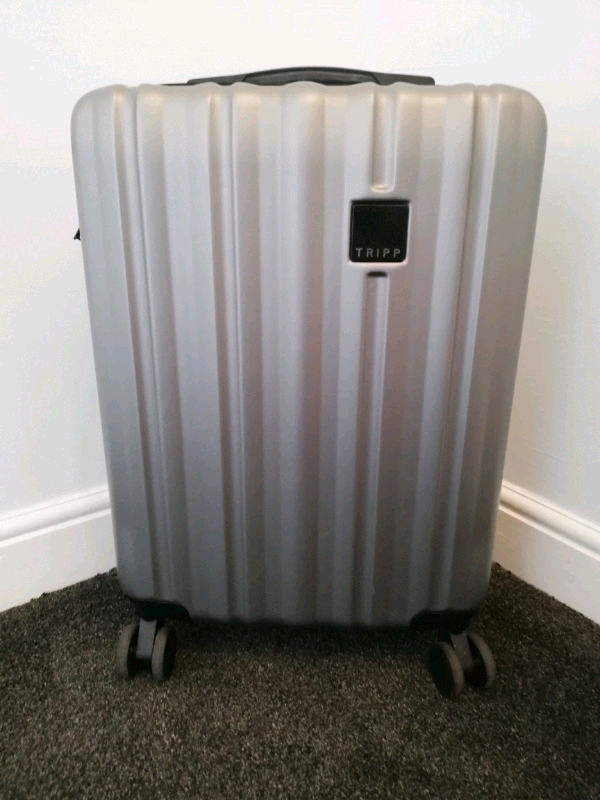 Tripp Pewter Retro Cabin 4 Wheel Suitcase Used Once In