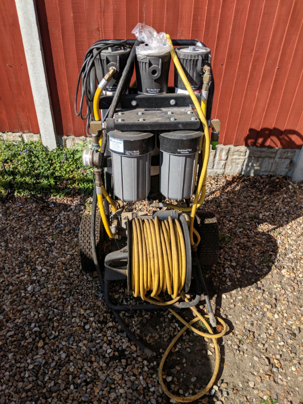 Window cleaning High Reach and Wash water filtration system. RO in