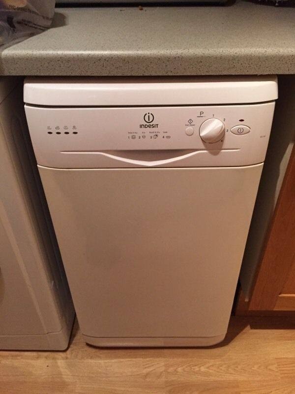 Indesit IDL40 Slimline Dishwasher (White) Barely used so in immaculate