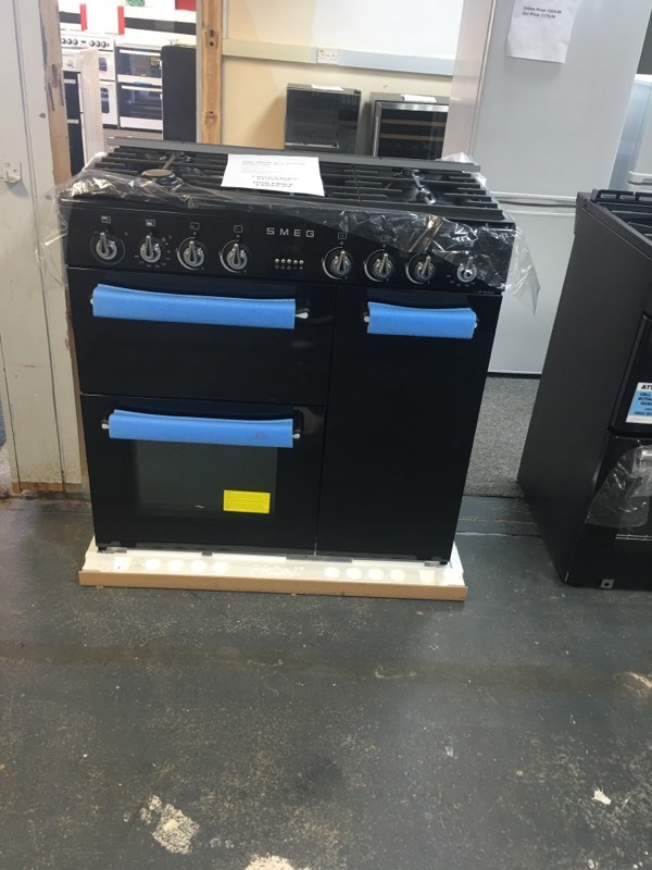 Brand new SMEG BM93BL 90 cm Dual Fuel Range Cooker in black and