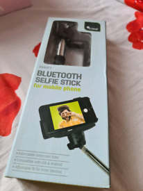 Bluetooth Selfie Stick.