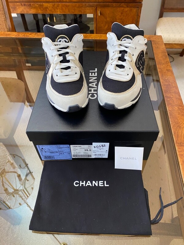 F28 CHANEL SNEAKER TENNIS SHOE WHITE METALLIC BLACK PREOWNED/USED