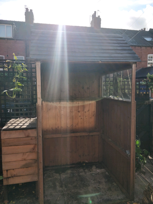 Small open fronted shed in Roundhay, West Yorkshire ...