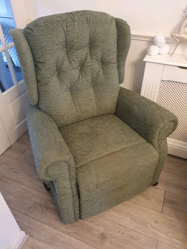 Willowbrook Hanbury Riser Recliner Chair in AshtoninMakerfield