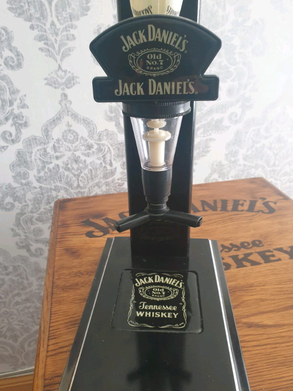 JACK DANIELS LTD EDITION BOTTLE HOLDER SHORT DRINKS POURER in