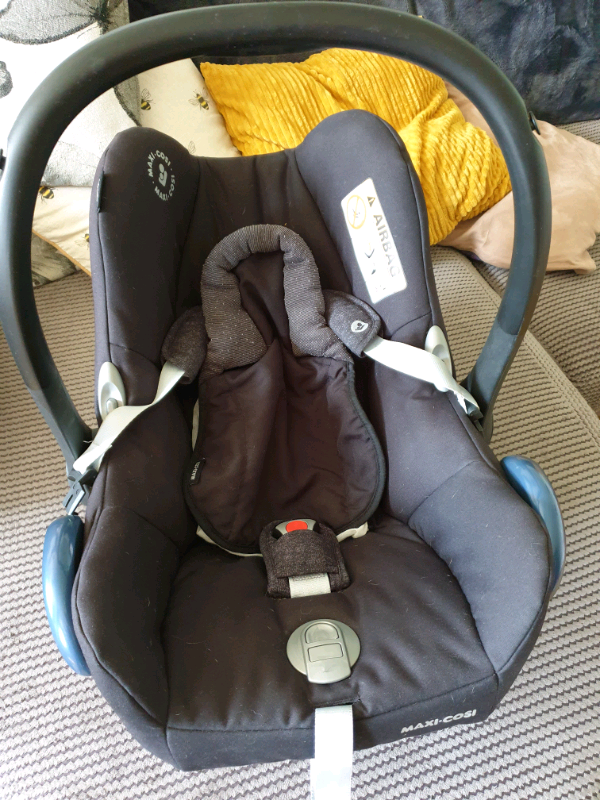 Maxi cosi CabrioFix seat with newborn inserts in Sinfin, Derbyshire