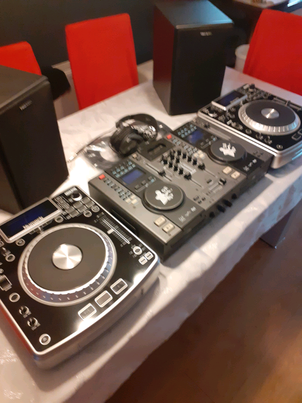 CDJ,S NUMARK NDX 900 X2 AND TIBO MIXER WITH POWER SPEAKERS in Leven