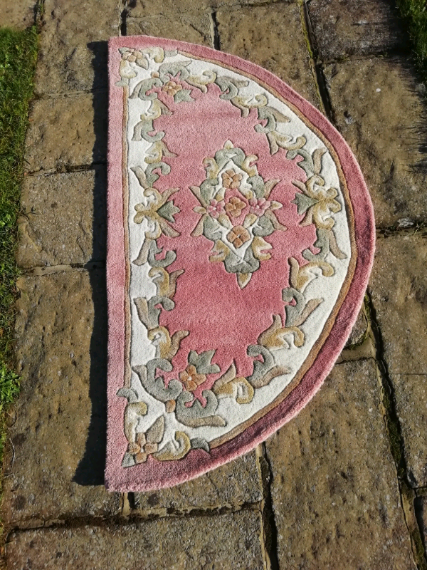 NEW 100 Wool Beautiful Hand Tufted Half Moon Rug in Llandaff
