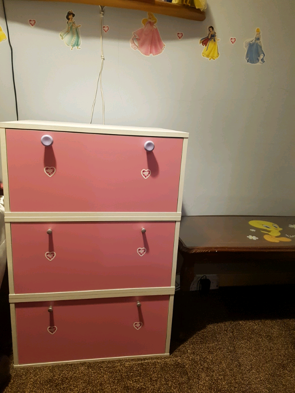 3 Large Drawers. Perfect for Childrens bedroom or nursery. Chest in