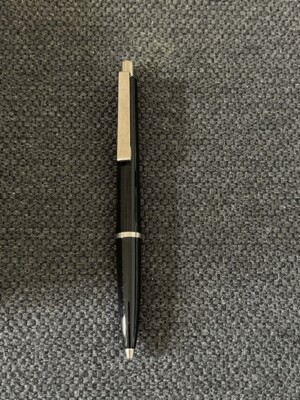 penna Pelikan SL super leggera colore nero fondo di magazzino