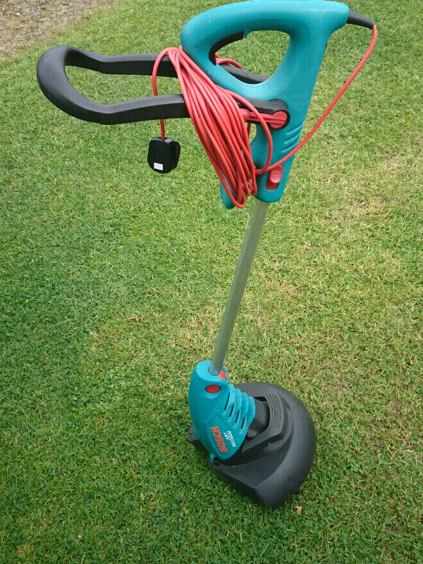 BOSCH GARDEN STRIMMER /GRASS CUTTER/ EDGER in Stanley, County Durham