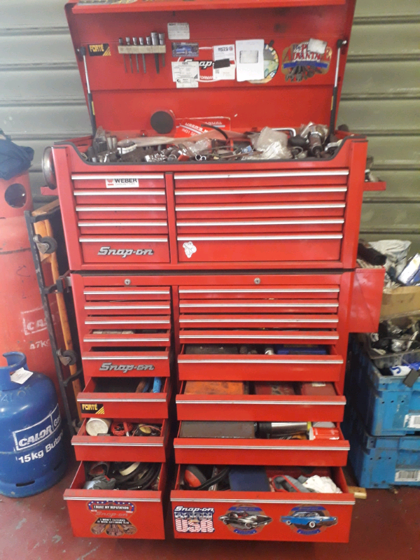 Snap on tool chest, top box and side screwdriver/pry bar box in