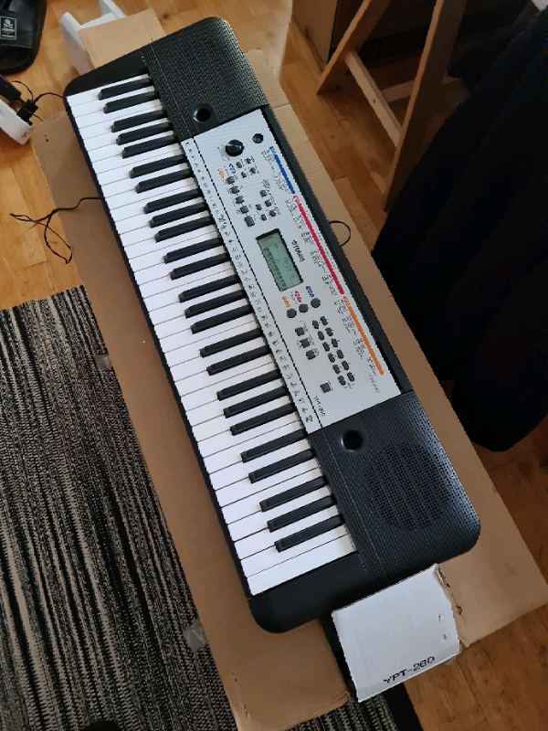 Yamaha Digital Keyboard, PSRE263, YPT260 in Brick Lane, London