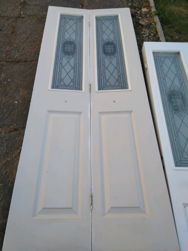 X3 white bifold interior doors with decorative glass panels in East