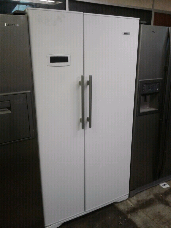WHITE BEKO AMERICAN STYLE DOUBLE DOOR FRIDGE FREEZER in Leicester