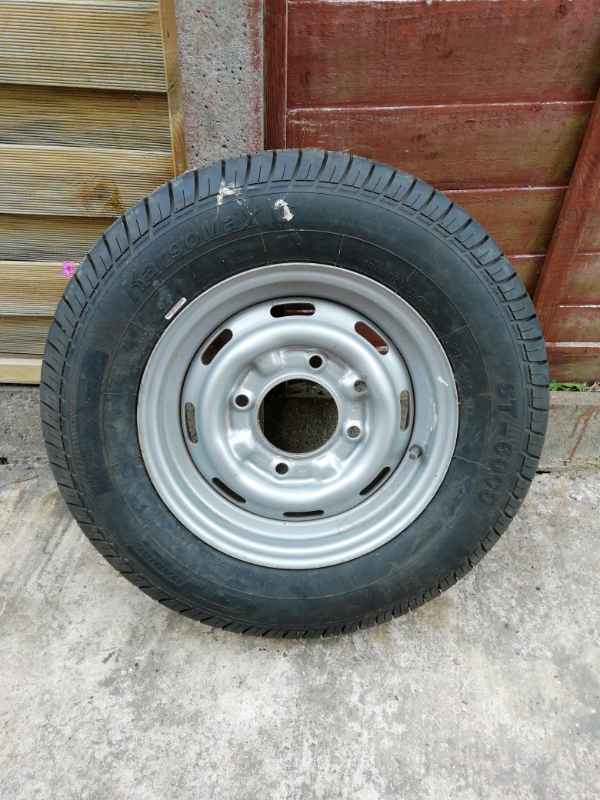 Tyres hedge end