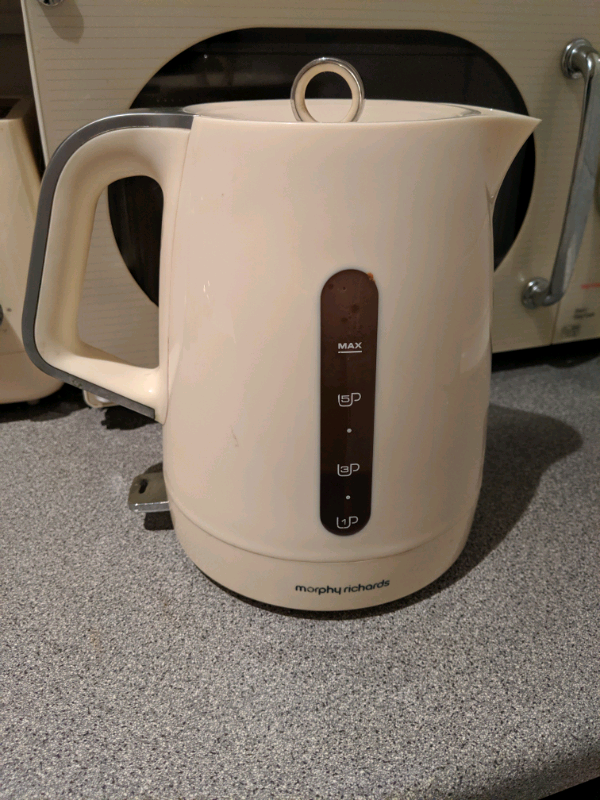 Morphy Richards and Daewoo Cream Kettle, toaster and microwave in