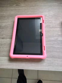 AMAZON FIRE HD8 8 INCH TABLET WITH PINK BUMPER CASE AND CHARGER
EXCELL