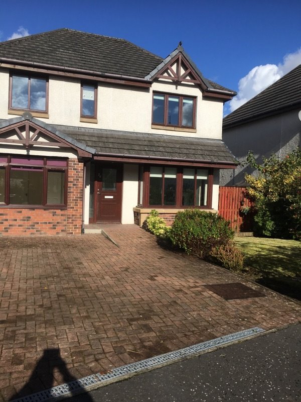 Beautiful 4/5 bedroom detached house in Elderslie, near Paisley in