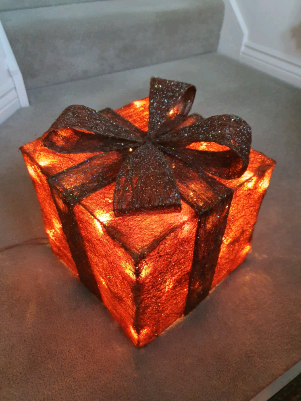 Light up present box Christmas decoration | in Abingdon, Oxfordshire